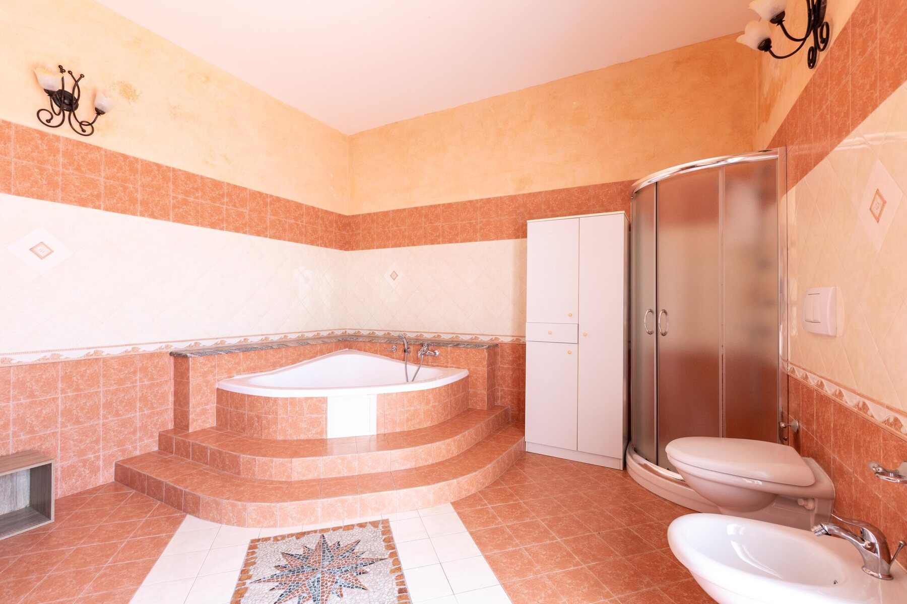 Second part of the renovated bathroom