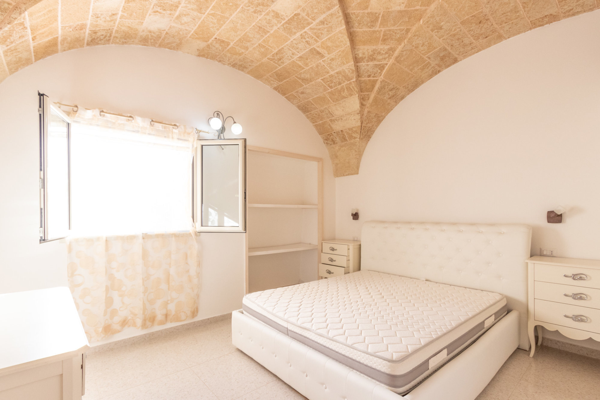 Bedroom with a local-stone vaulted ceiling